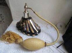 Vaporisateur " Ma Petite Robe Noire " Création - Au Grenier Cosy- -Éclat Boutique product 63d270d92d1b3 2