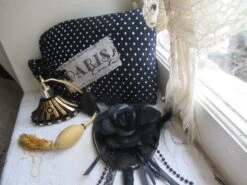 Vaporisateur " Ma Petite Robe Noire " Création - Au Grenier Cosy- -Éclat Boutique product 63d270d92d1b3 6