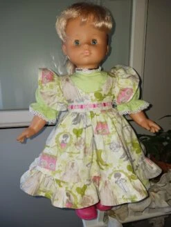 Robe Poupée 45/50 Cm Corps Souple Robe Et Tablier Vert Anis Coton Fait Main -Éclat Boutique product 64d639fcb1857 1